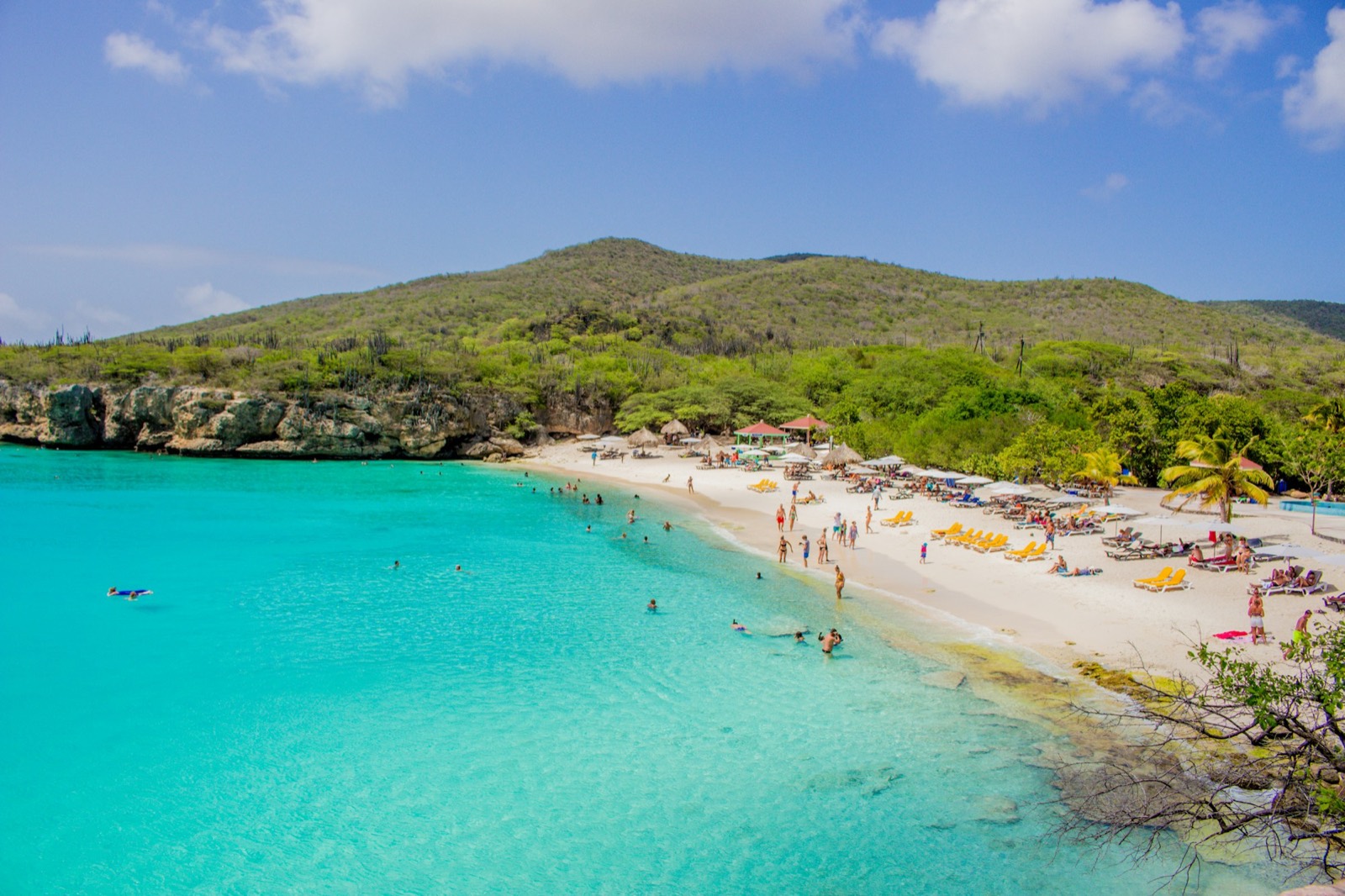 The turquoise bay and white sand of Grote Knip (Playa Kenepa Grandi) in Curaçao